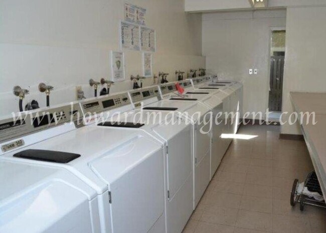 Foto del edificio - Remodeled Condo With Private Patio And Har...
