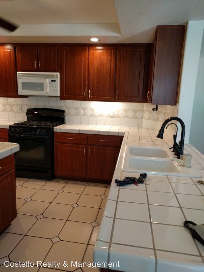 Building Photo - 4 br, 3 bath House - 8232 W. Deer Springs Way