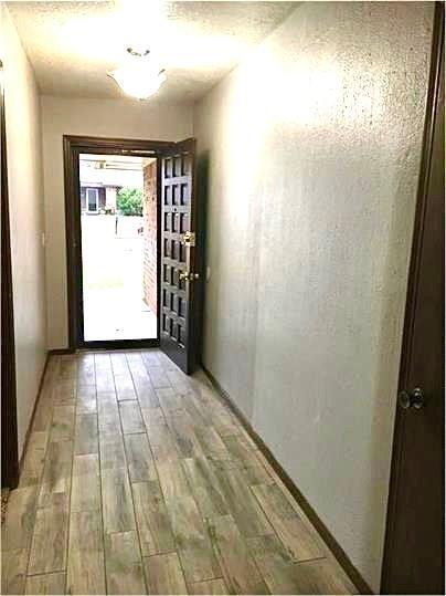 Building Photo - 2124 Whiteoak Cir
