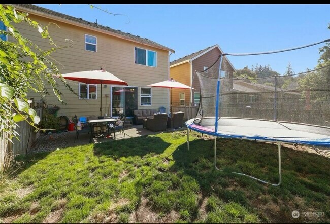 Building Photo - 4308 Roxanna Loop SE