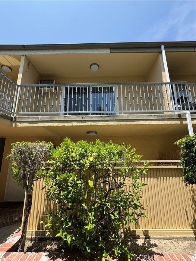 Building Photo - 5255 Satsuma Ave