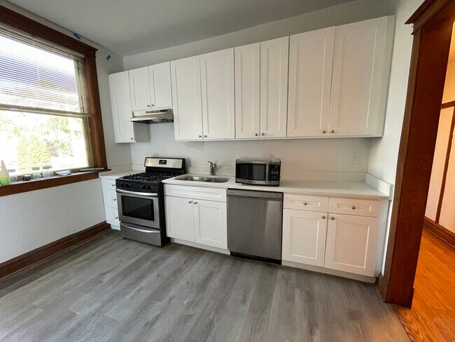 Building Photo - 5644 N Glenwood Ave