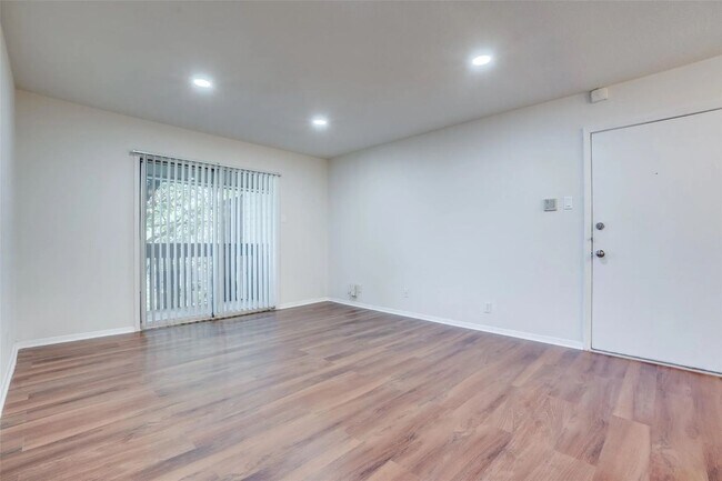 Foto del edificio - Beautiful 1 Bedroom 1 Bathroom  Available