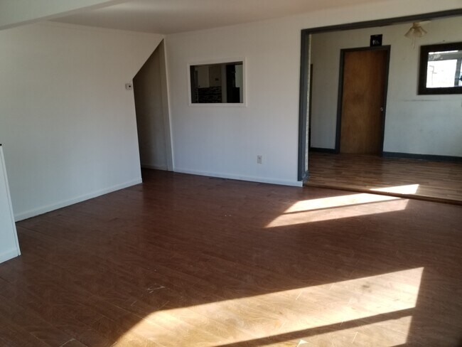 Building Photo - 25073 W Petite Ave