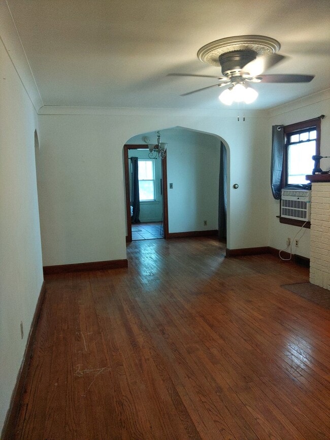 Building Photo - 4411 10th Ave