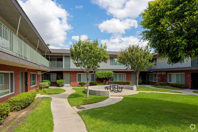 Courtyard with Picnic Table - Cedar Glen