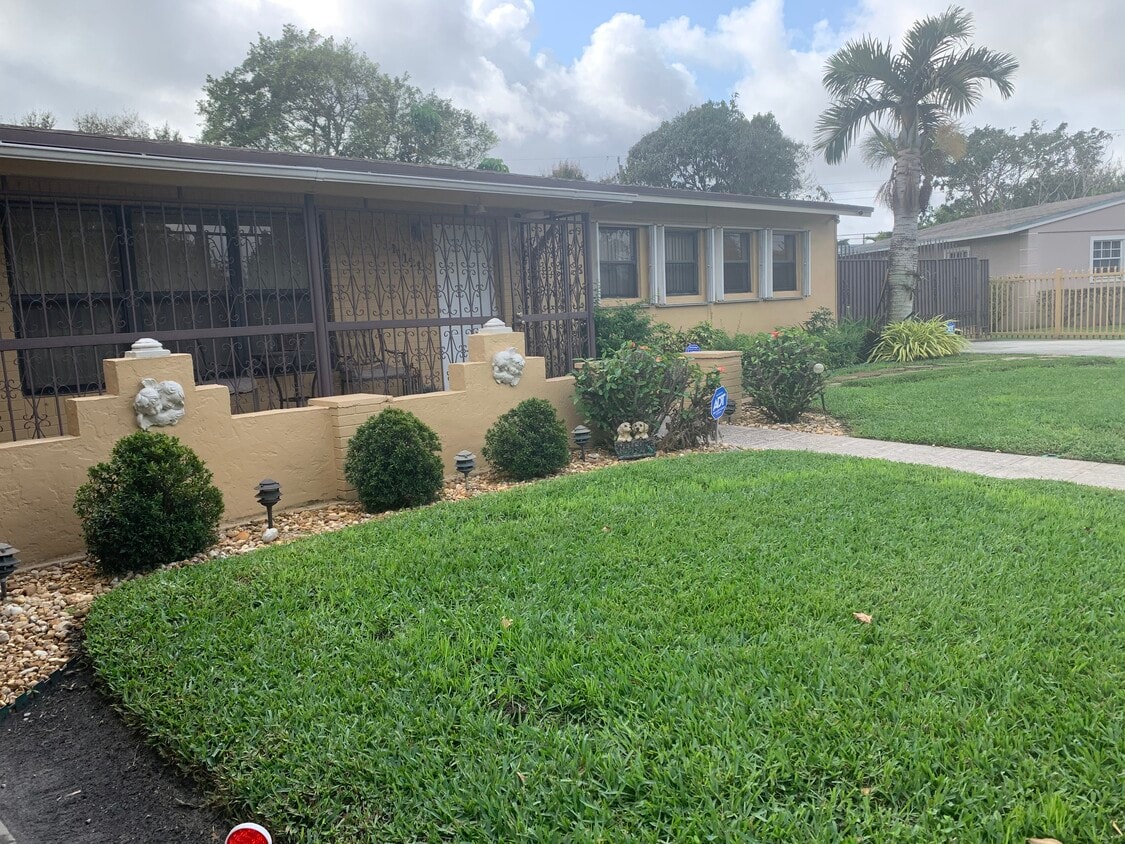 Front exterior - 17121 NW 44th Ave