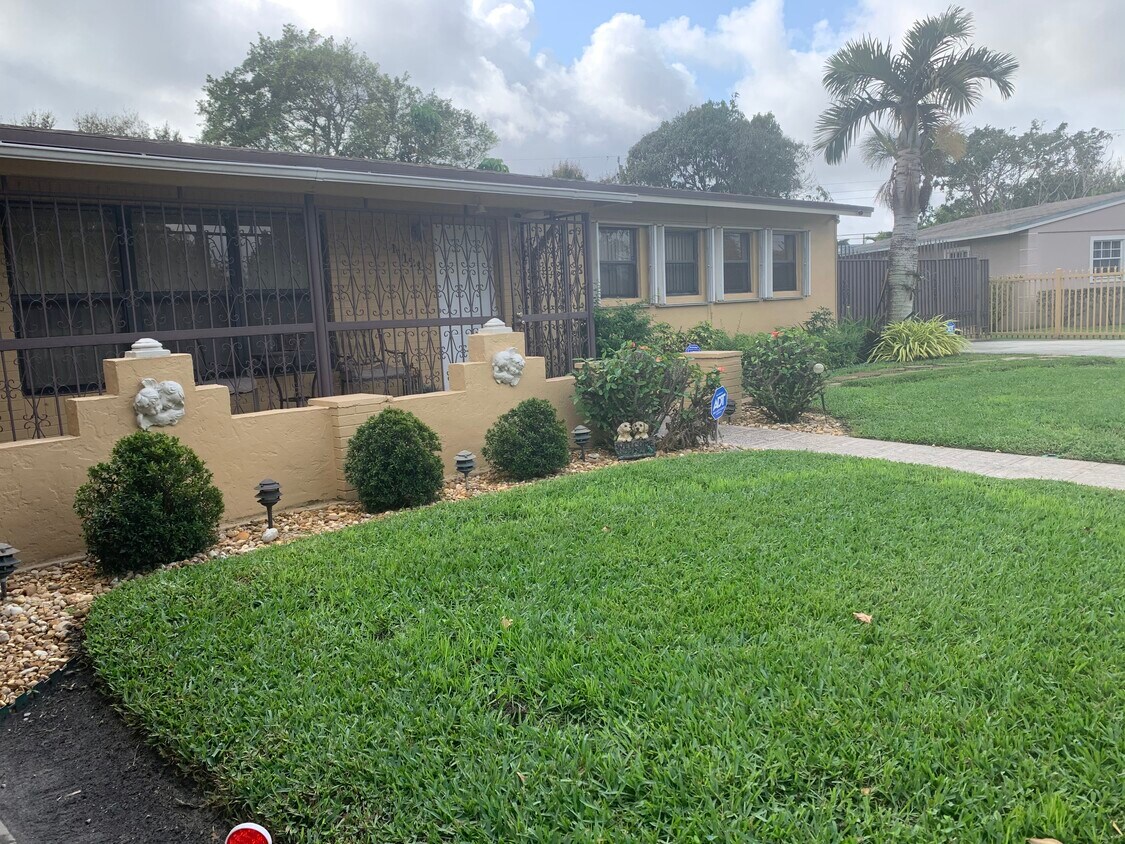 Front exterior - 17121 NW 44th Ave