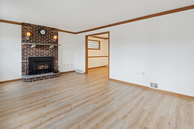 Building Photo - 4125 Tuxey Ave