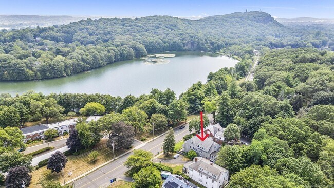 Foto del edificio - 1070 Whitney Ave