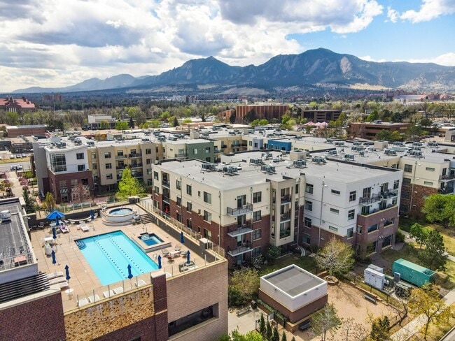 Foto del edificio - 3701 Arapahoe Ave