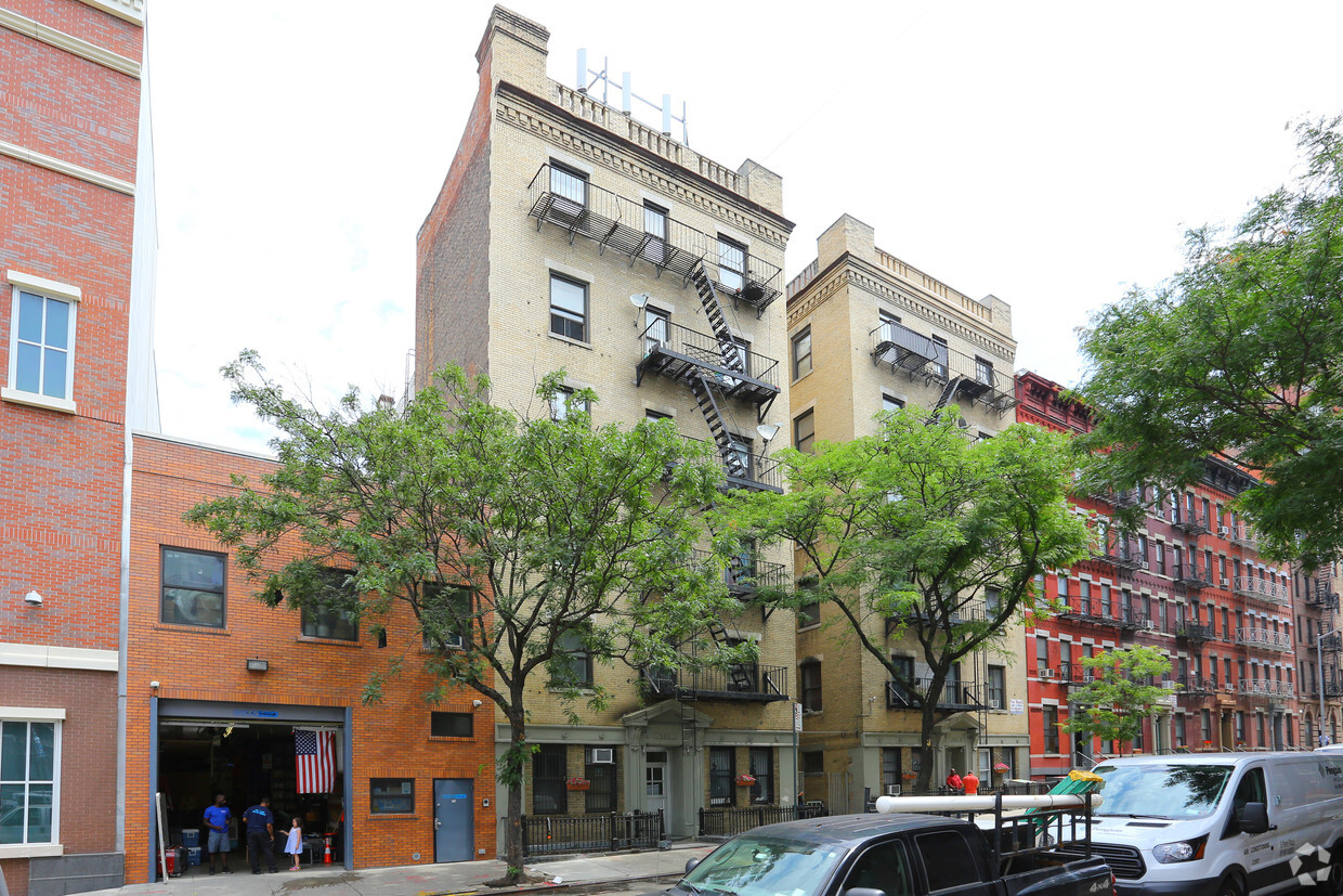 Foto principal - 541 West 49th Street