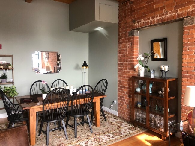 Building Photo - 54 Green St