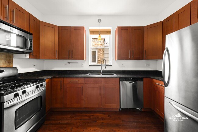 Building Photo - Portage Park 3-Bedroom Gem with Laundry In...