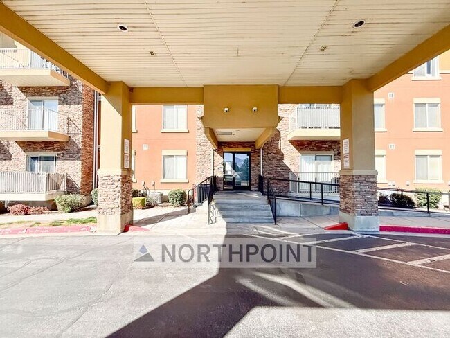 Photo - 2 Bed 2 Bath Condo - 9 foot ceilings with Mountain Views from deck!