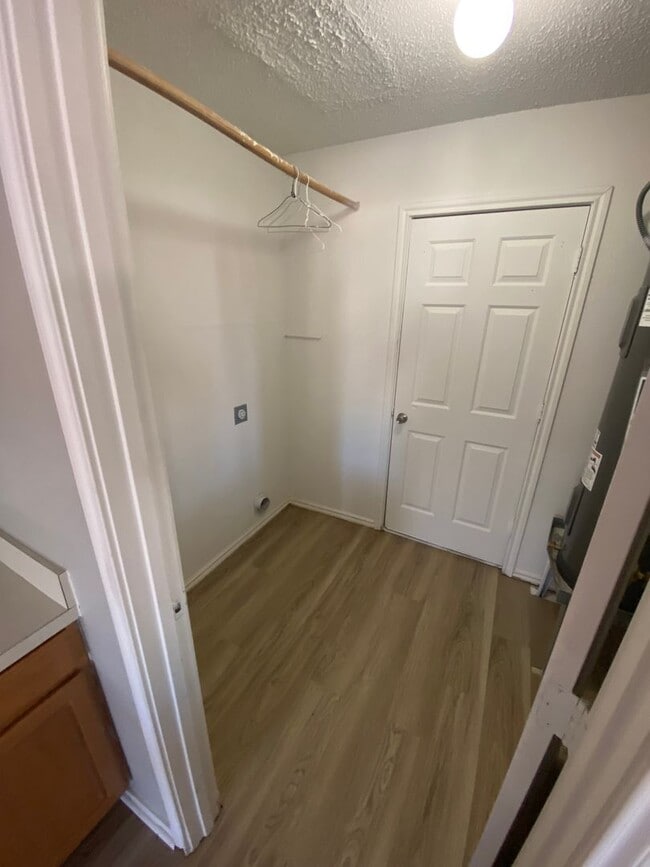 Foto del edificio - 1220 Crabtree Ct