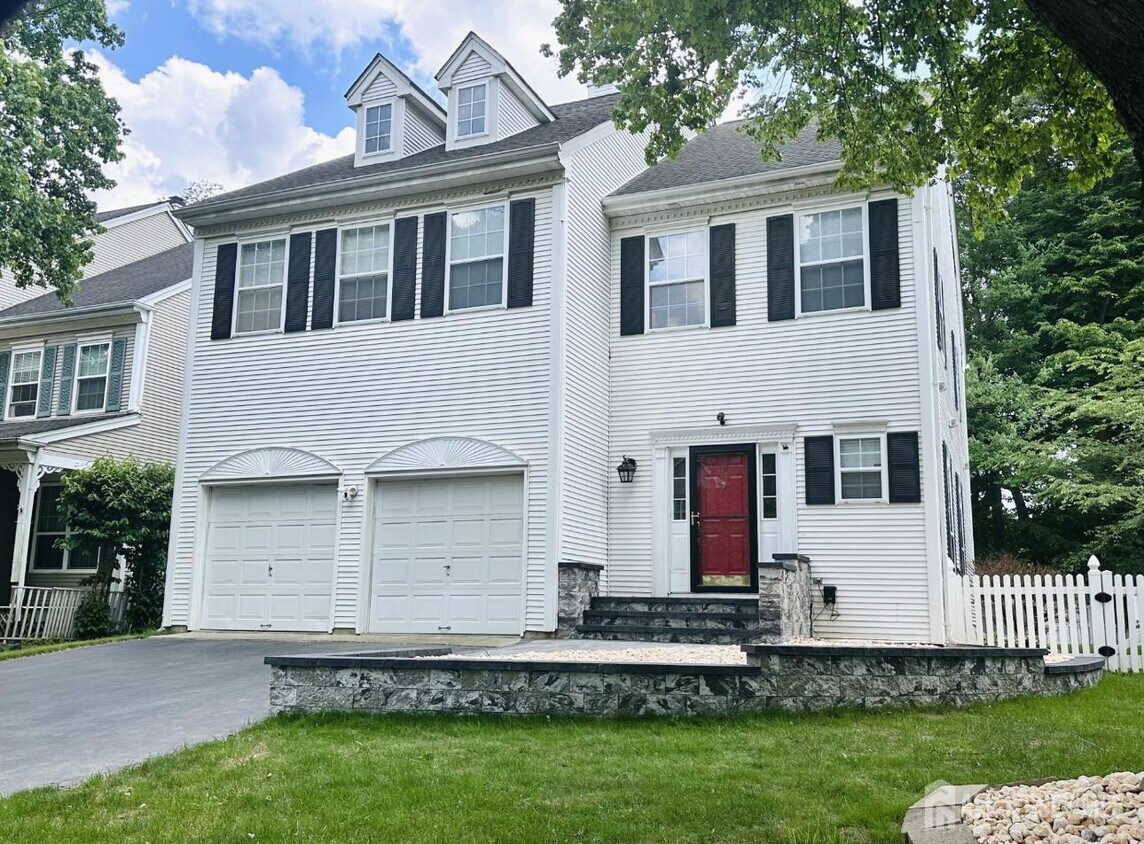 Foto principal - 96 Marion Dr