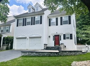 Building Photo - 96 Marion Dr