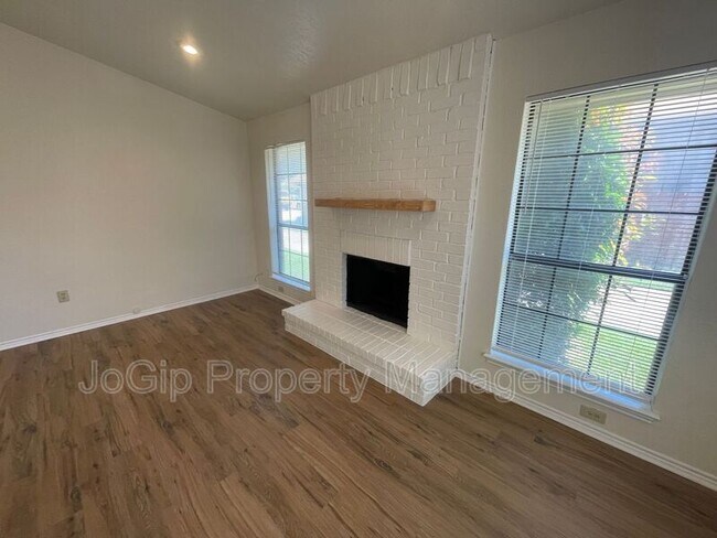 Foto del edificio - 3151 Tudor Ln