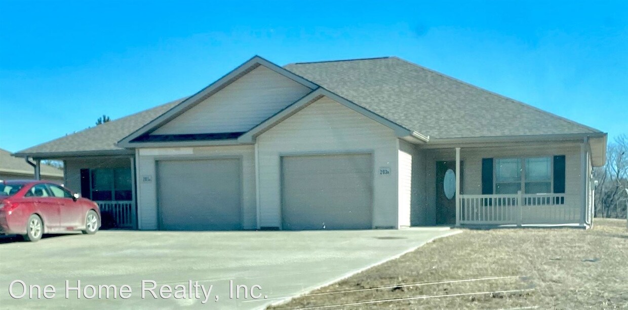 Foto principal - 203 N Cypress St
