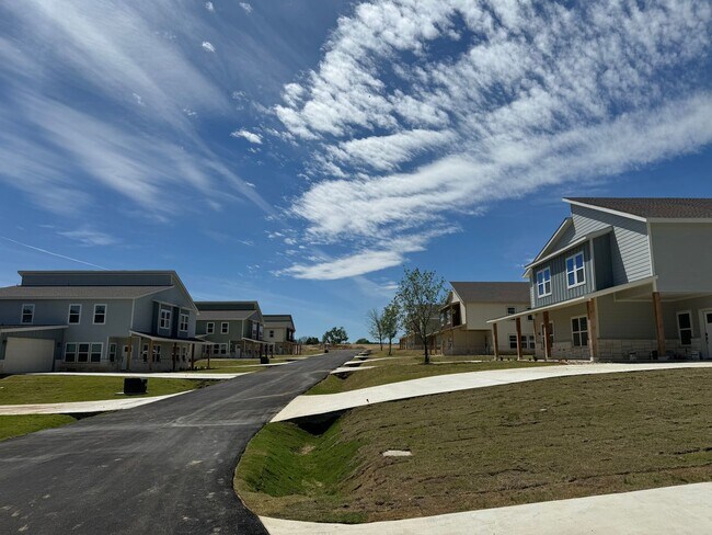 Building Photo - PEASTER ISD - HIGH CEILINGS - NO WATER BILL