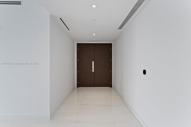 Building Photo - 300 Biscayne Blvd Way