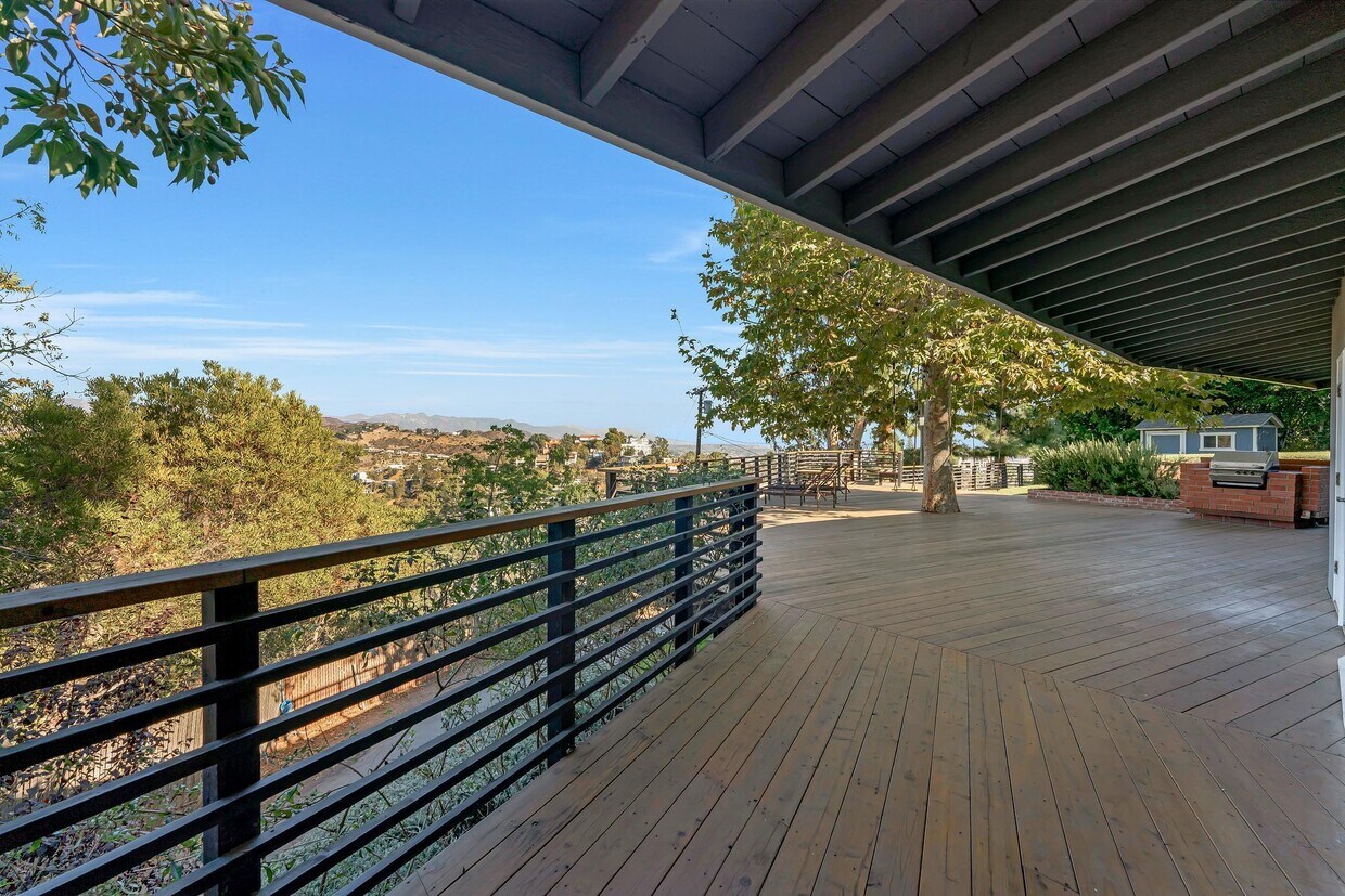 Foto principal - 8490 Cole Crest Dr