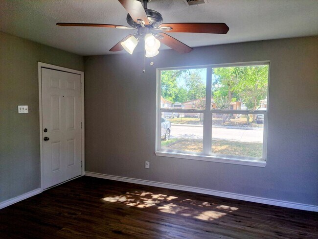 Building Photo - 4 bedroom, 2 bath home, Handicap accessible