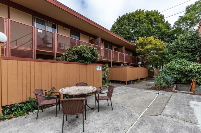 Building Photo - Julie Ann