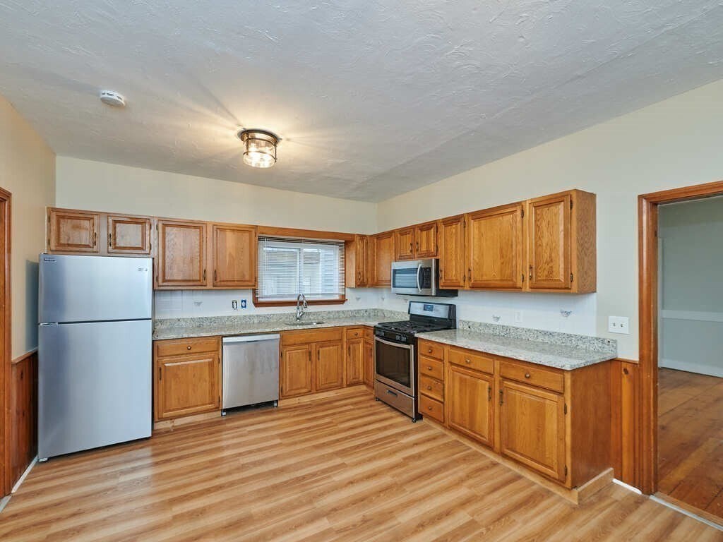 *Pictures are representative samples of the advertised unit. In some cases, the actual units you to - 26 Concord St