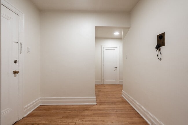 Building Photo - 2875 Yonge St