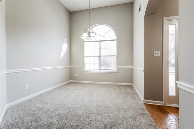 Foto del edificio - 2323 Heatherton Cir
