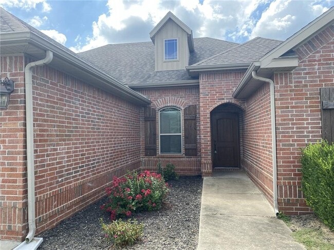 Building Photo - 6202 W Sage Dr