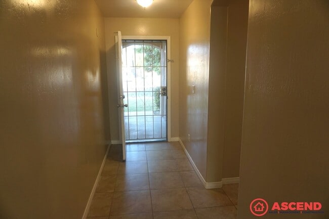Building Photo - Beautiful Home Near Centennial Highschool!
