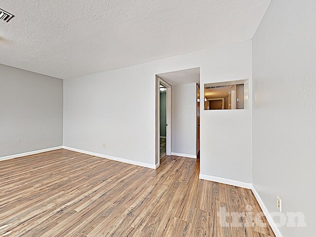 Foto del edificio - 1901 Georgina Dr