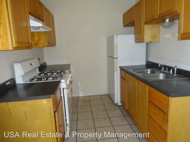 Building Photo - 2026 Castleberry Ln