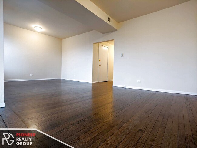 Foto del edificio - 2323 N Kedzie Blvd