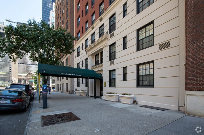 Building Photo - 71 Park Ave