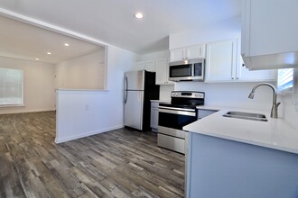 Building Photo - Lakewood Manor