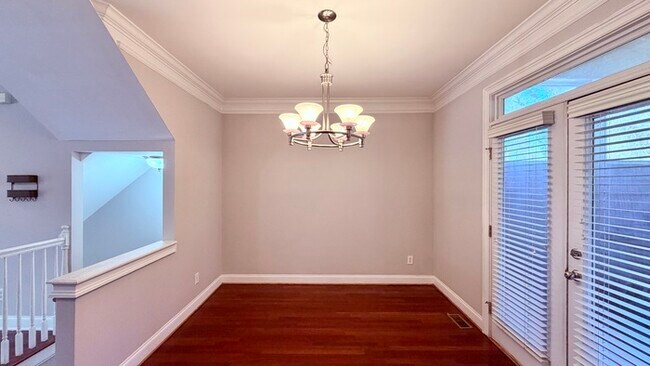 Foto del edificio - Perfect West Midtown Location! 4 Bedroom Townhouse, Granite, Hardwood Floors