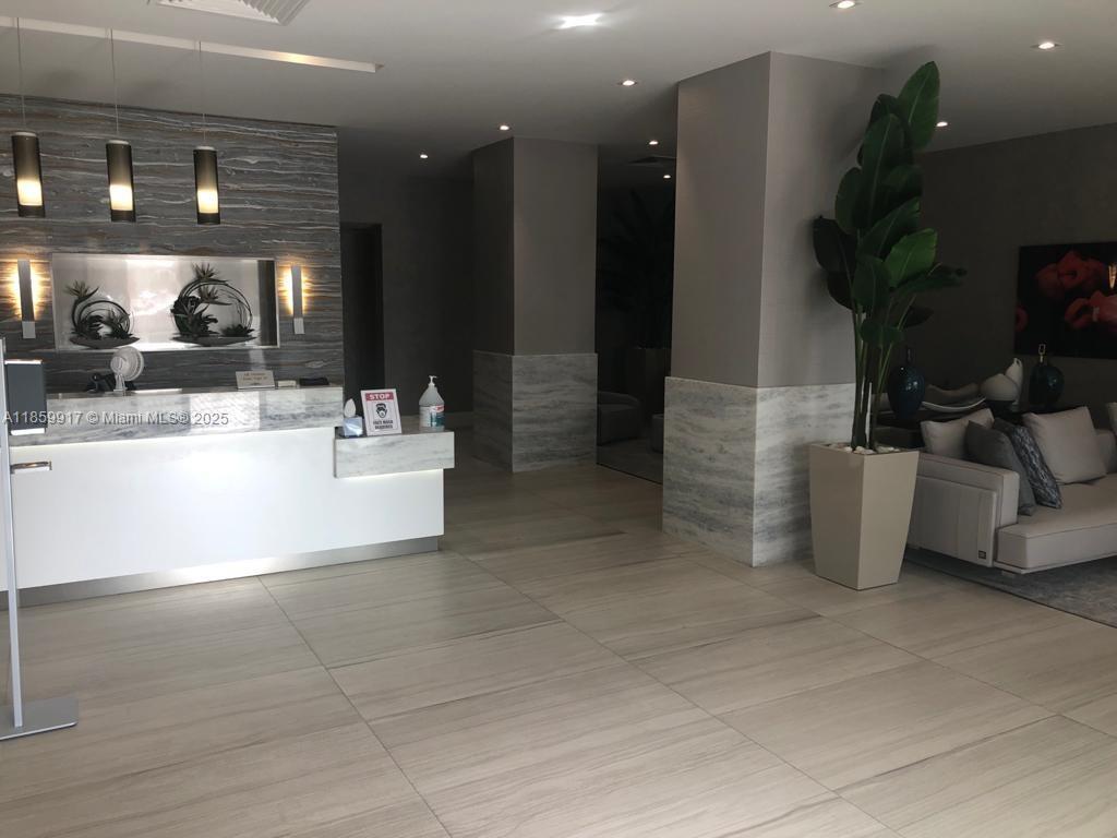 Foto principal - 2301 S Ocean Dr