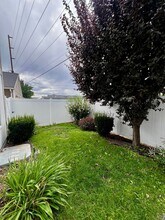 Building Photo - 102 Plum Ln