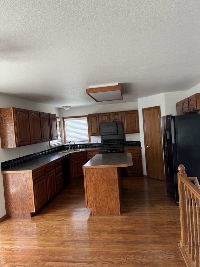 Building Photo - 3011 Ivy Dr