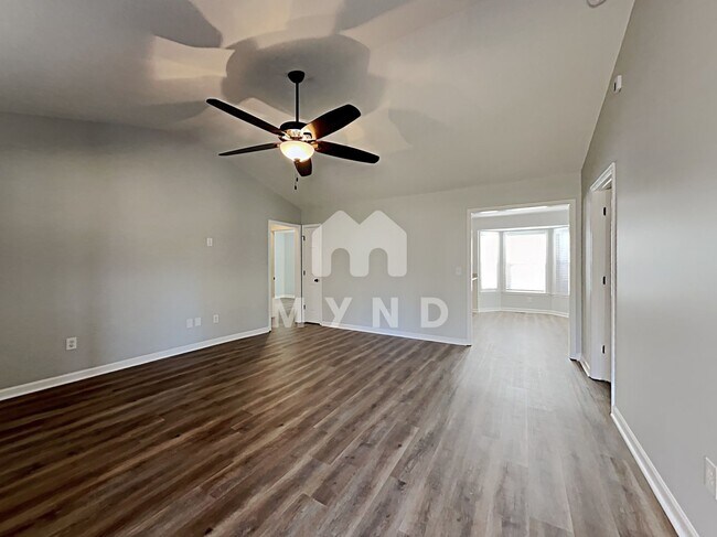 Building Photo - 560 Sunray Dr