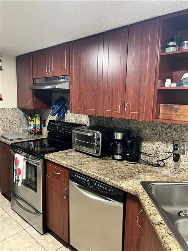 Foto principal - 5065 Wiles Rd