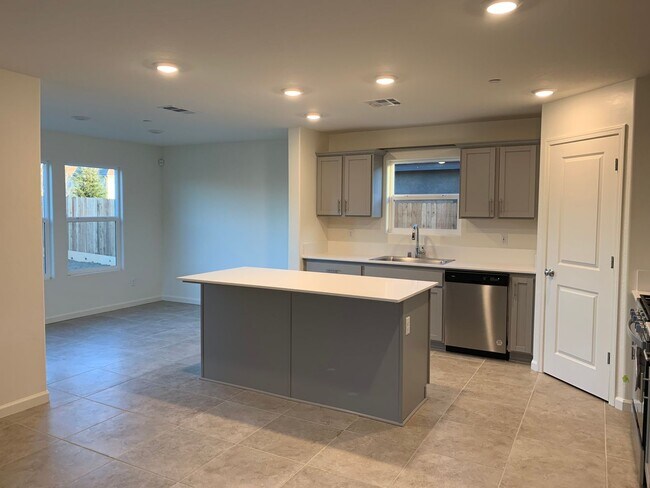 Foto del edificio - A Must see!  Apply to schedule viewing