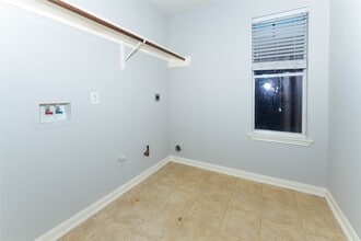 Building Photo - 20106 Lakespire Dr