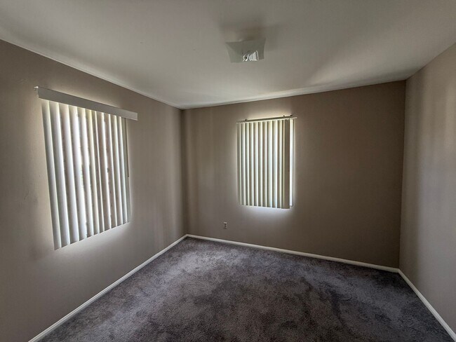 Foto del edificio - TWO BEDROOM MULTI UNIT HOME IN BELLFLOWER-...