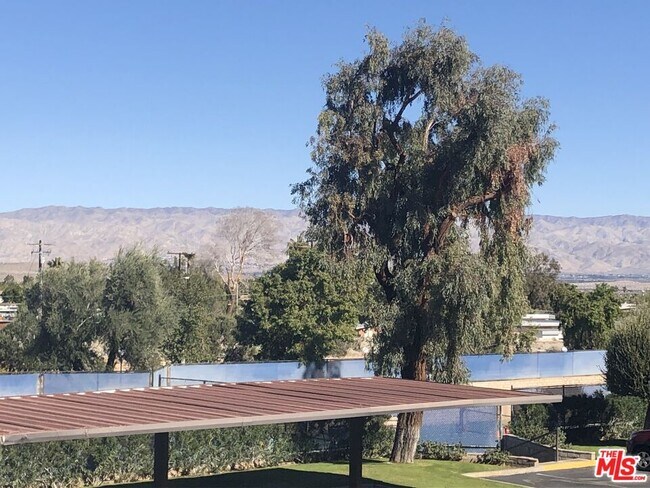 Foto del edificio - 2821 N Los Felices Rd