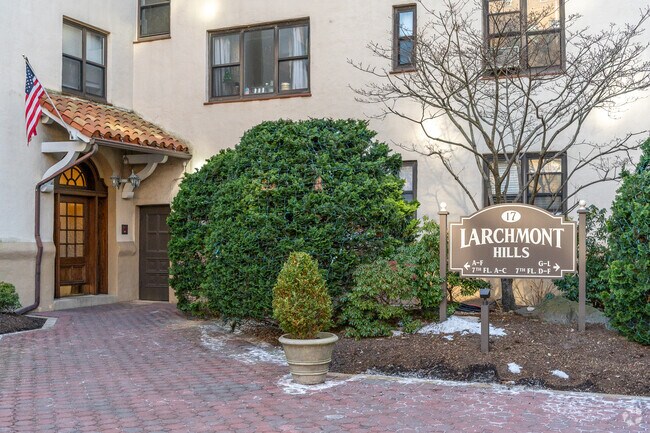 Entrada - Larchmont Hills